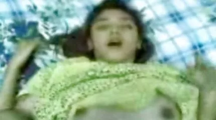 فتاة آسيوية أعطت تدليك سكس عربي وعراقي لعق بوسها ومارس الجنس مع رجل في الزيت.