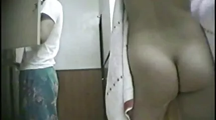 امرأة سمراء عربي سكسي عراقي مفلس استغل من قبل رجل مضياف