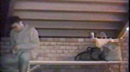 متسكعون يمارسان الجنس مع فتاة رقيقة ، تجسيدًا للحياة سكس عربى عراقى الجنسية