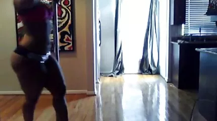 نائب الرئيس على جوارب سمراء بعد الحصول على سكس عربي مصري عراقي اللسان جيدة.