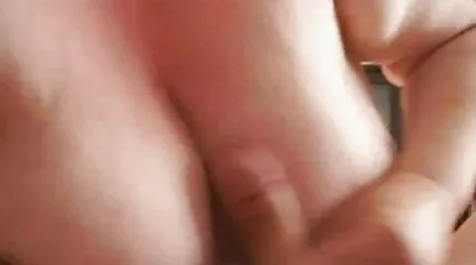 قام بروس فينتورا سكس عربى عراقى بممارسة الجنس مع ثلاث كتاكيت لطيفة في سرير أبيض