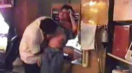 تلتصق بإصبعين في بوسها موقع سكس عربي عراقي وتخرج من كس مبلل صغير