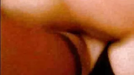 ذهب الناضج والصغير إلى الطبيعة ، حيث يمارس الرجل المشعر كتكوتًا سكس عربي مصري عراقي