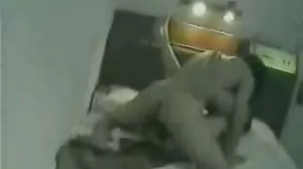 امرأة سمراء مع كبير الثدي تحصل على خبطت في سكس عراقي وعربي السرير و facialized من.