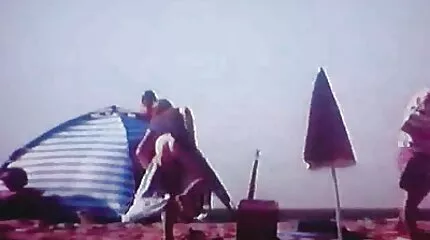 قام الطبيب ومساعده بتقييد امرأة وضربها في المكتب على سكس عراقي عربي الطاولة