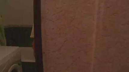 في سكسي عراقي ومصري غرفة النوم على السرير ، أعطت الشقراء الضيف كسًا لعق