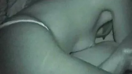 اثنين من lesbos الحلو تمتص بين الصودا والنطر مع دسار. افلام سكس عراقي عربي