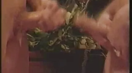 الملاعين شقراء سكي عربي عراقي مبنية بشكل مثالي مع رجل سلكي