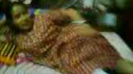 تضع الكتاكيت الروسية السحرية مؤخراتها تحت قضيب الرجل. سكسي عربي عيراقي