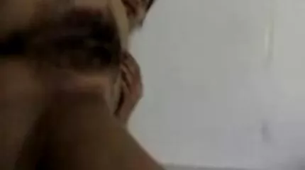 عشيقة روسية قائظ تحصل سكس مصرى عراقى على النشوة الجنسية من الرجل