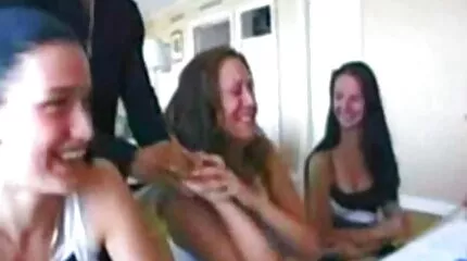 الكاميرا في فريق التمثيل تلتقط سكس عربى عراقى سخيف الجمال