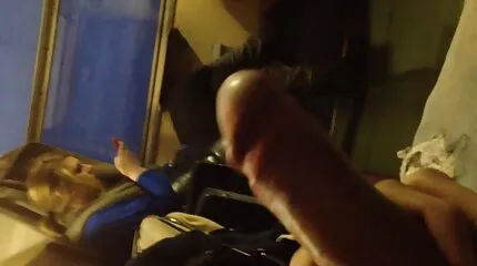 الطالب افلام سكس عربي عراقي الذي يذاكر كثيرا يرتدي النظارات يضع قضيبًا سمينًا في كس زميله في الصف