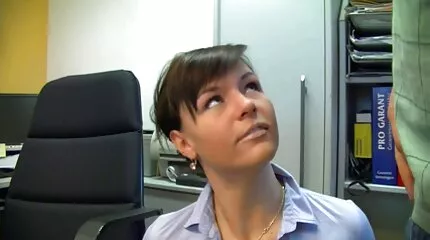 مارس الجنس وقذف على سكسي عربي عرقي وجه امرأة في صالة الألعاب الرياضية بعد اللعنة العاطفية