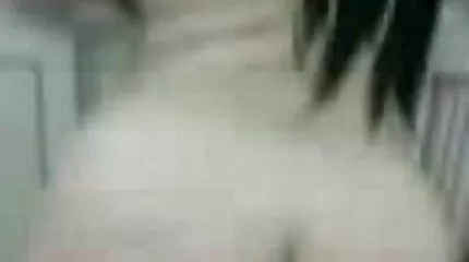 كانت العاهرات اللواتي يتناوبن على القضيب في أسلوب هزلي سكس عراقي عربي