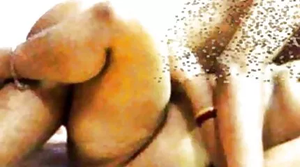 عاهرة مفلس تحب أن تمتص قضيبين في وقت افلام سکس عراقی واحد