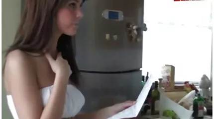 روسيان ورجل مارس الجنس في غرفة فندق. سكسي عراقي اول مره