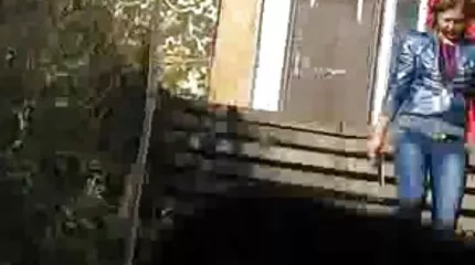 ناضجة سباك مارس الجنس امرأة سوداء ونائب الرئيس سكي عربي عراقي على الثدي