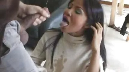 أظهرت جوزفين سكس عربي عراقية جاكسون ثديها العصير