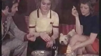 شقراء سكسي عراقي ومصري بدون سراويل تستمني كس مع ساقيها