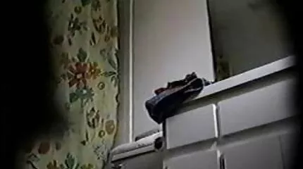 لتخفيف افلام سكس عربي عراقي آلام الشرج ، يطلب الفرخ ملء مؤخرتها بالنائب