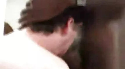 يمارس الجنس مع جمال حقيقي في الطابق سكس عراقي سكس عربي السفلي من قفص
